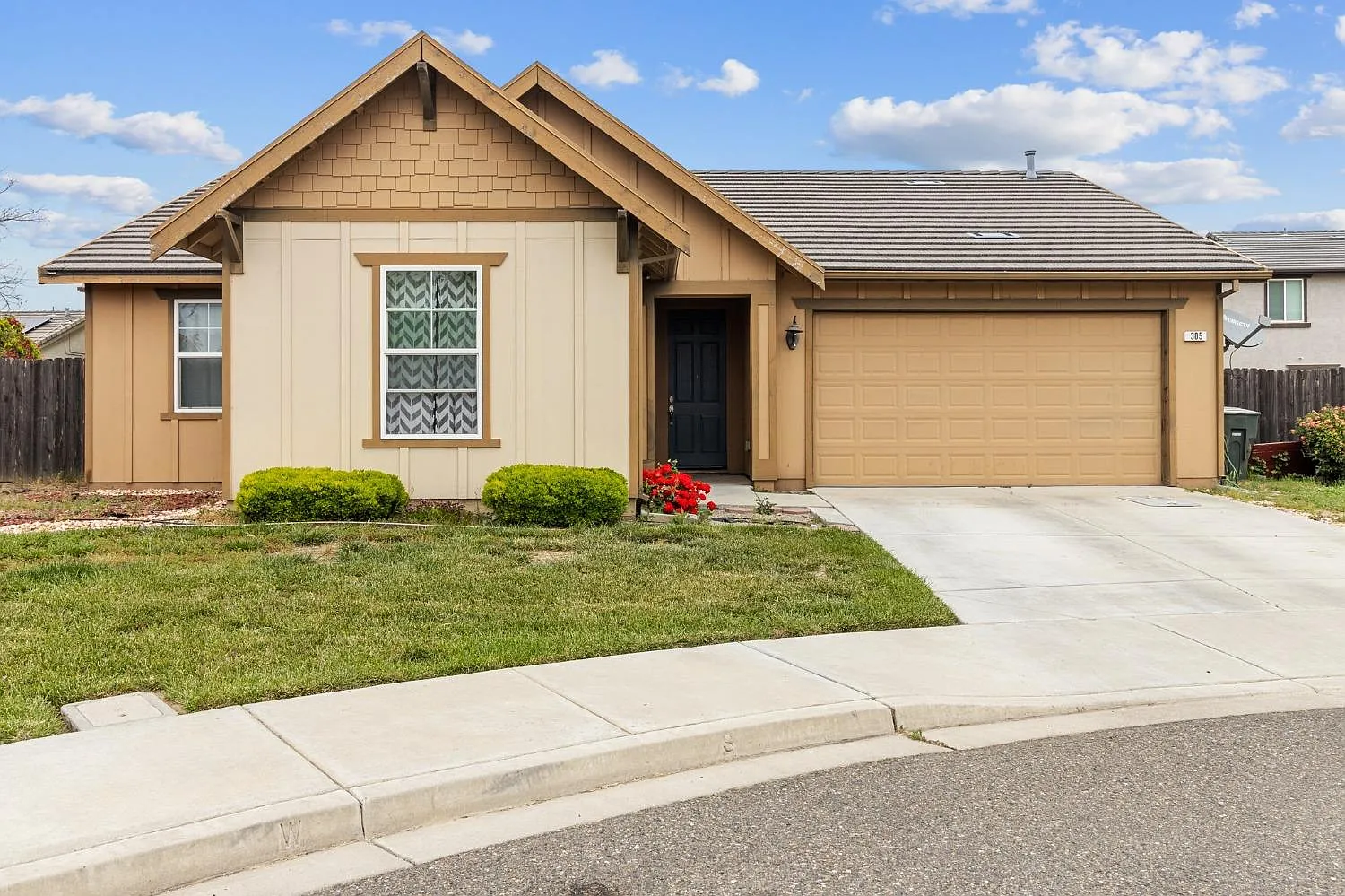 305 Strands Ct photo 1