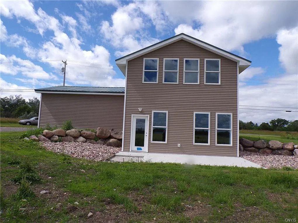 3 bed, 1938 sqft, $1,950 — Photo 2