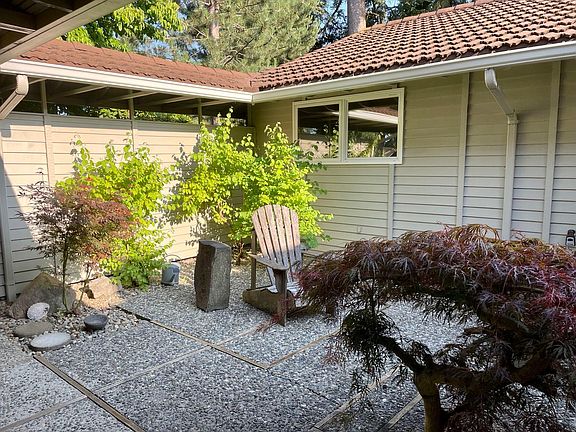 3rd image of 4949 125th Ave SE