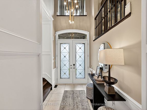 2nd image of 111 Vines Pl
