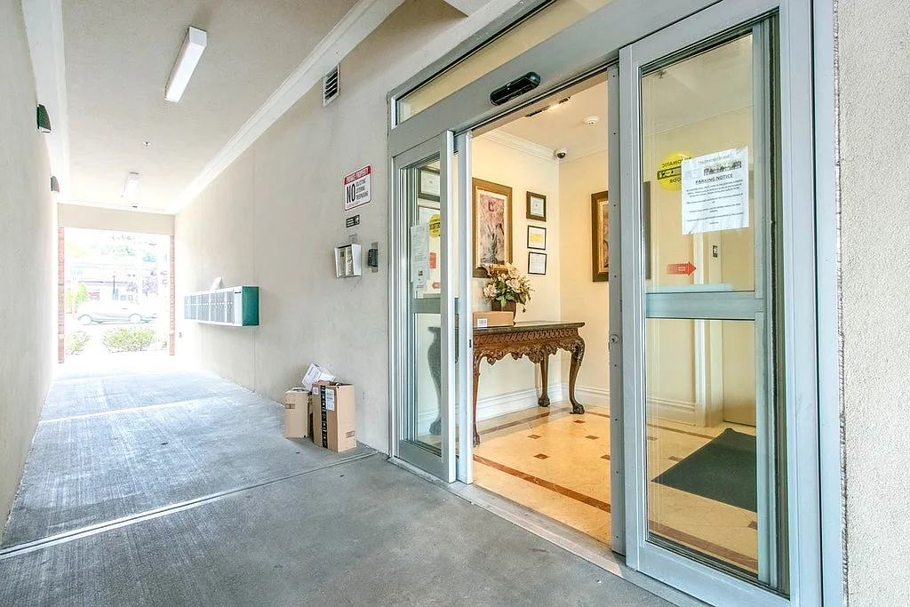 2 bed, $2,950 — Photo 2