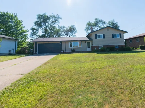 5528 Meadow Ln, Bedford Heights, OH 44146