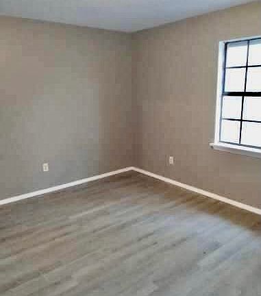 3rd image of 920 Chippewah Dr #C1