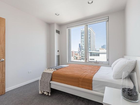 3rd image of 1845 S Michigan Ave Unit 1601
