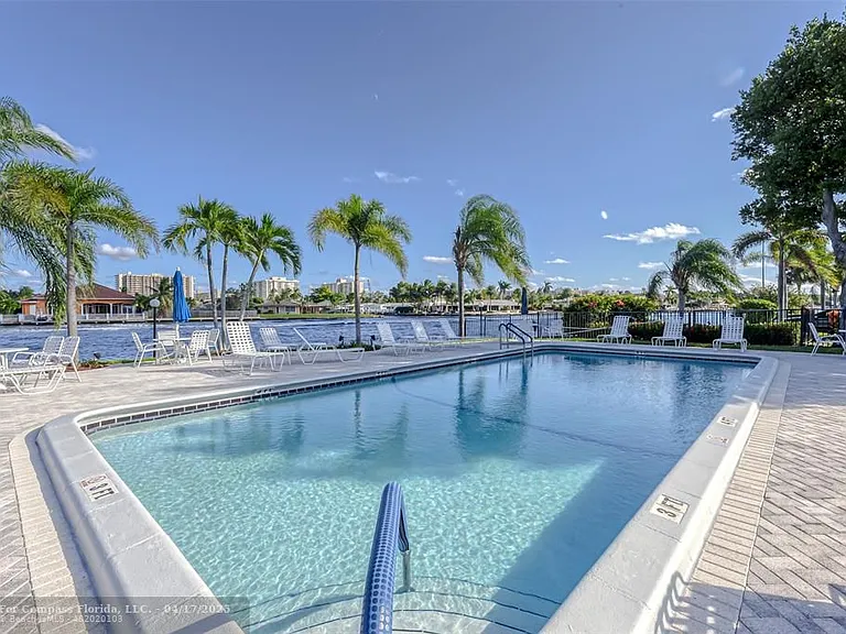 6485 Bay Club Dr #2 — Photo 8
