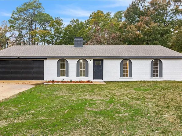 3175 Crestview Dr, Pineville, LA 71360