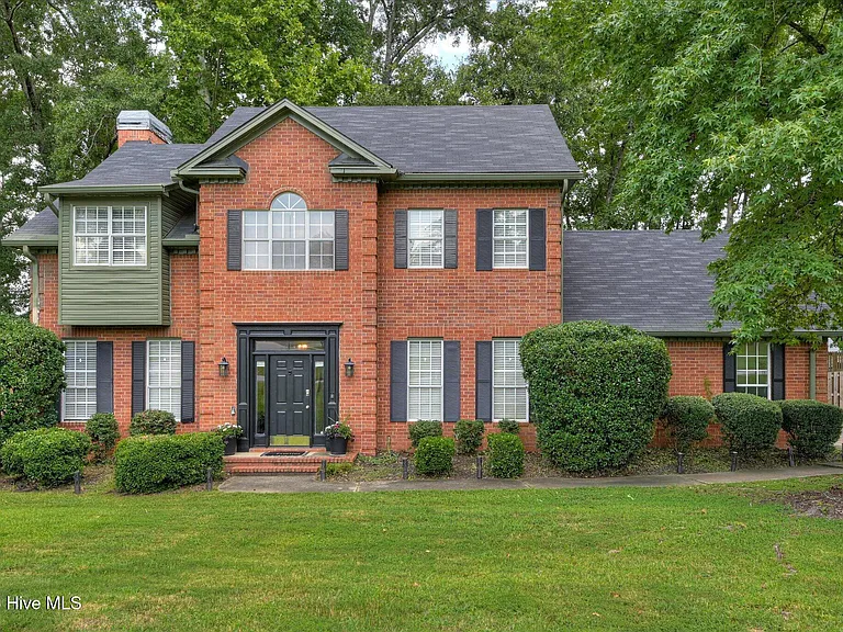 1084 Severn Dr — Photo 1