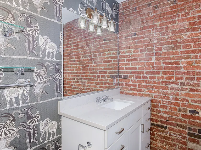 901 D St NE #1 — Photo 45