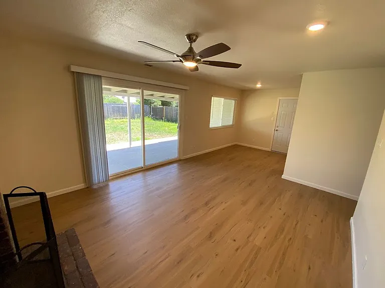 9898 Meteor Dr — Photo 18