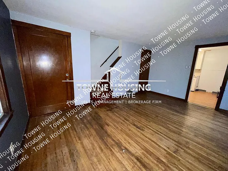 160 Woodward Ave #RIGHT — Photo 8