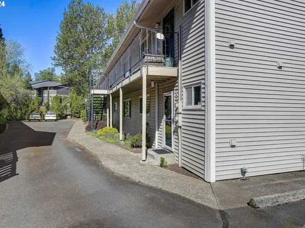 6735 SW Capitol Hill Rd APT 4, Portland, OR 97219