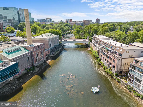 1880 Superfine Ln APT 10, Wilmington, DE 19802