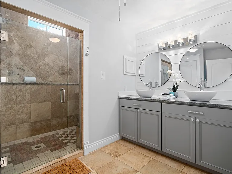 upstairs master bathroom