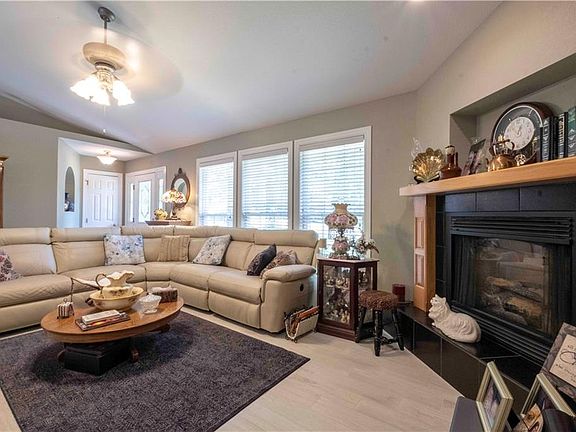 5th image of 20 Hermitage Ln