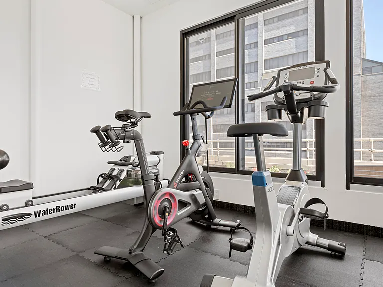305 2nd Ave #Penthouse 1001 — Photo 17