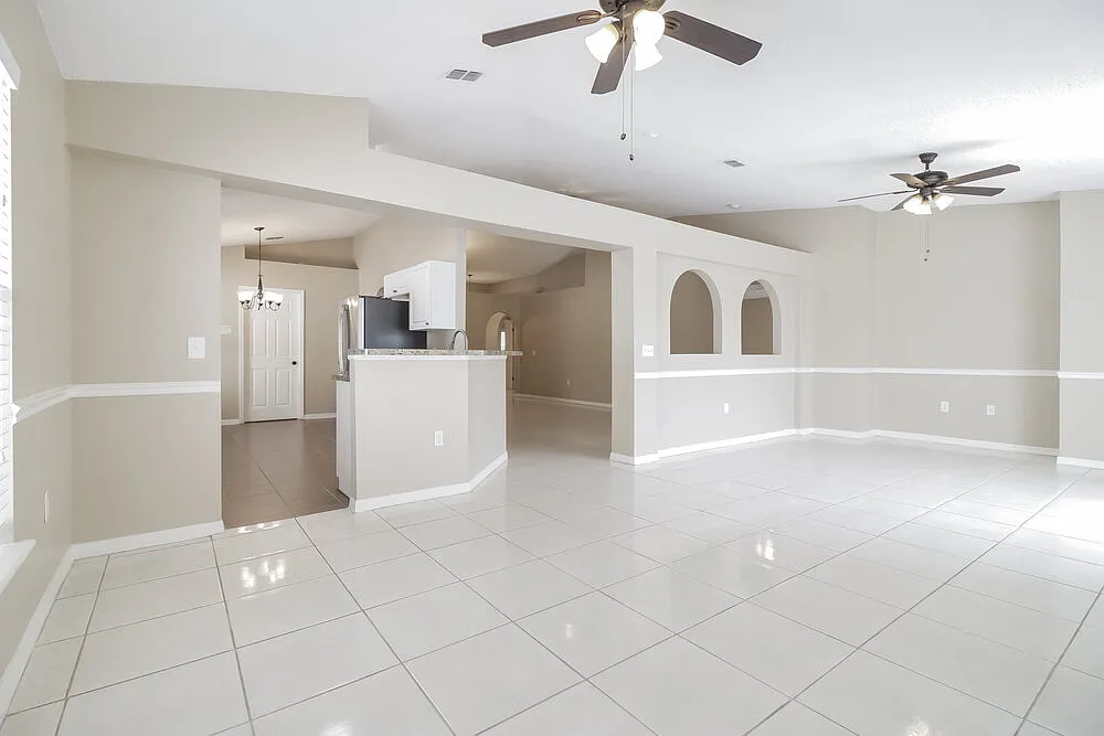 3 bed, 2.0 bath, 1868 sqft, $3,710 — Photo 4