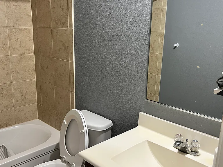 12300 Shine Ave — Photo 11