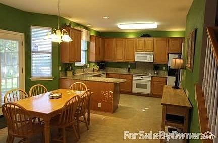 Kitchen and Breakfast area : Granite Countertops