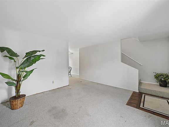 5th image of 140 Burtonwood Dr
