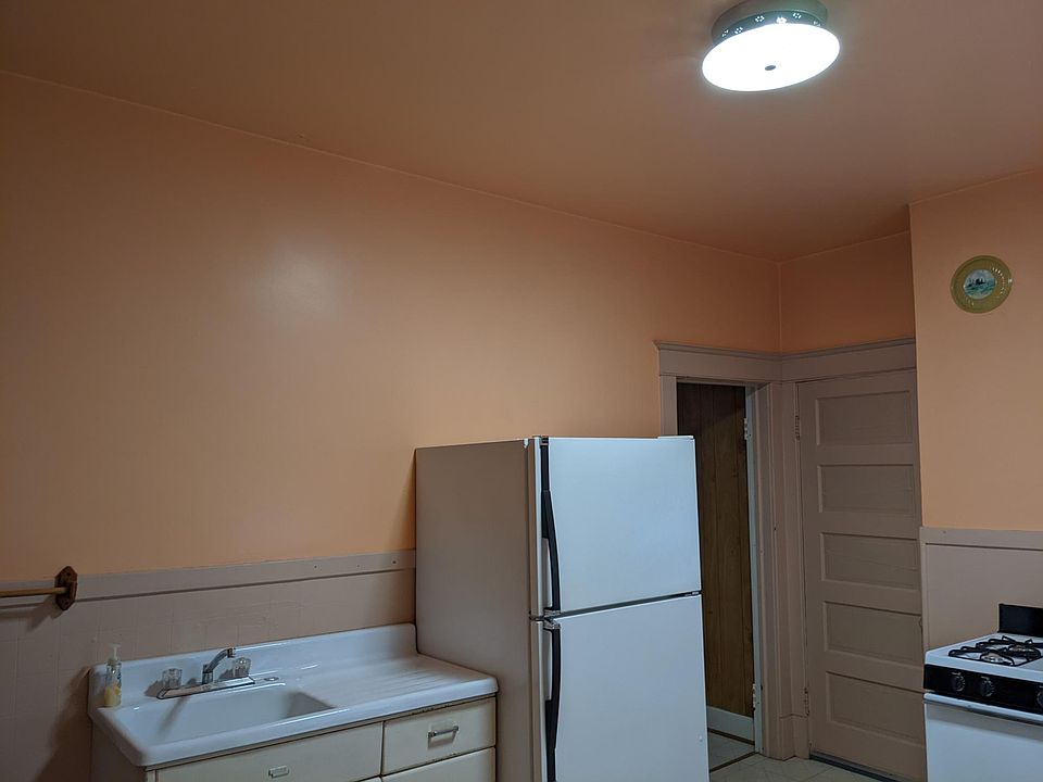 1st image of 100 Rejtan St