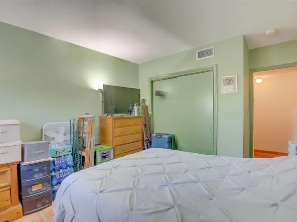 1581 NE 34th Court #112, Oakland Park, FL 33334
