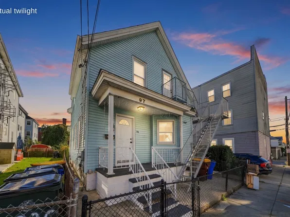 97 Canonicus St, Fall River, MA 02723