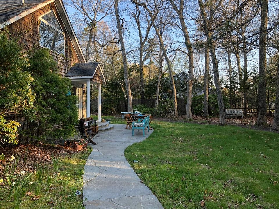1st image of 10 Quantuck Bay Ln