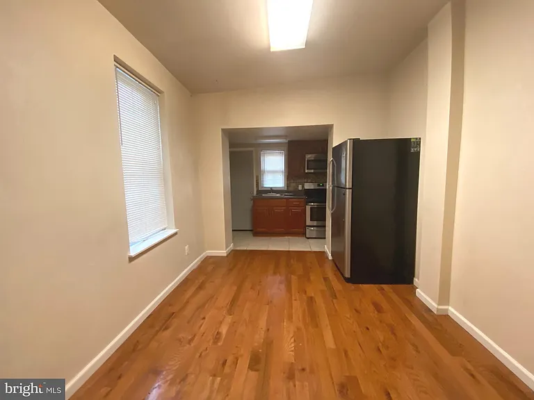 342 Gladstone St — Photo 4