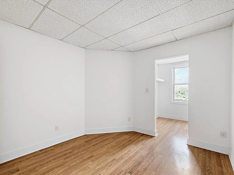 113 S Saginaw St #B — Photo 7