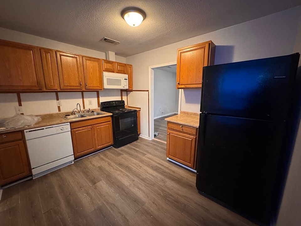 kitchen, appliances pictured included