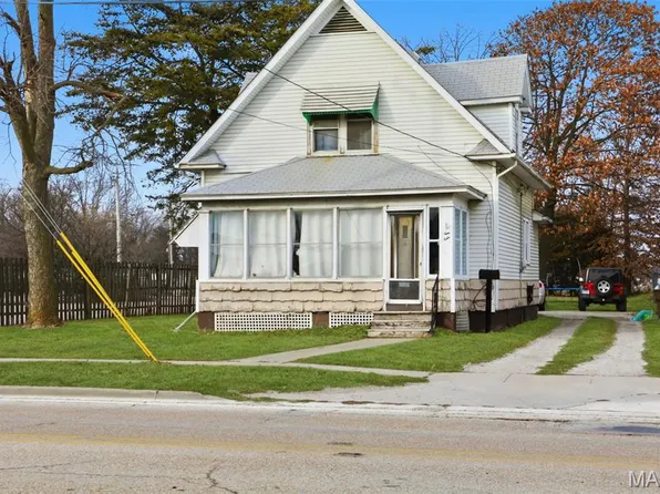 712 W Main St, Carlinville, IL 62626
