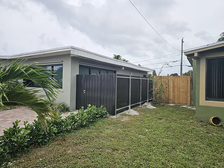 1330 NE 41st Dr #2 — Photo 9