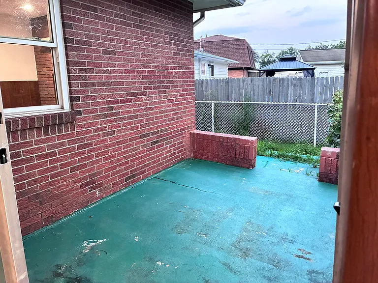 1875 Ormond Ave — Photo 28