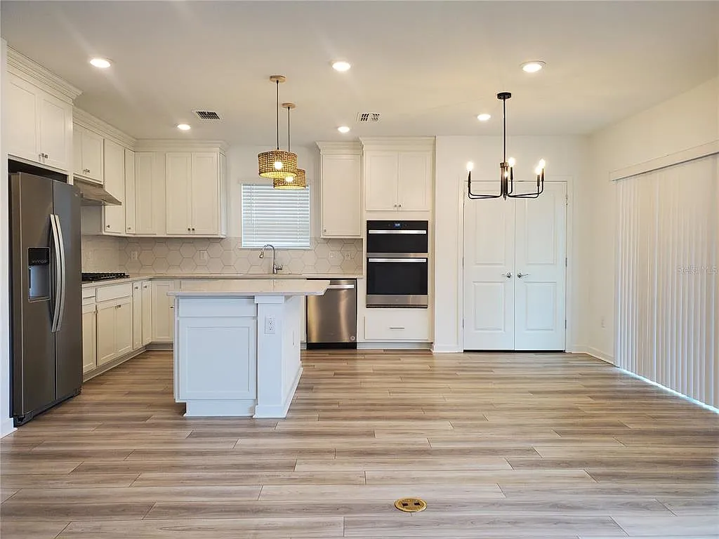5 bed, 3.0 bath, 2597 sqft, $3,250 — Photo 4
