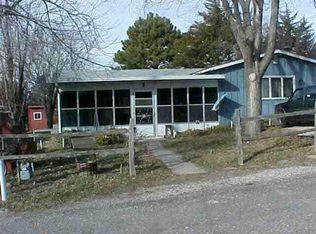 9 Random Rd, Marion, KS 66861