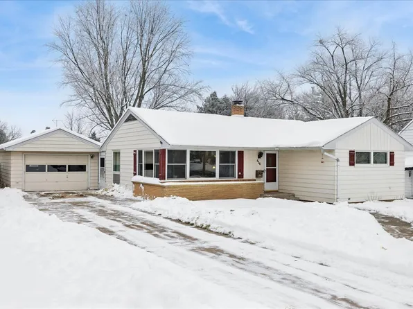 656 Oak St, Woodstock, IL 60098