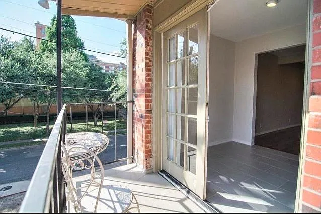 4525 Gilbert Ave #207 — Photo 11
