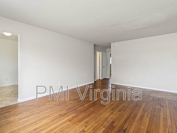 5th image of 2421 Courtney Ave APT 3