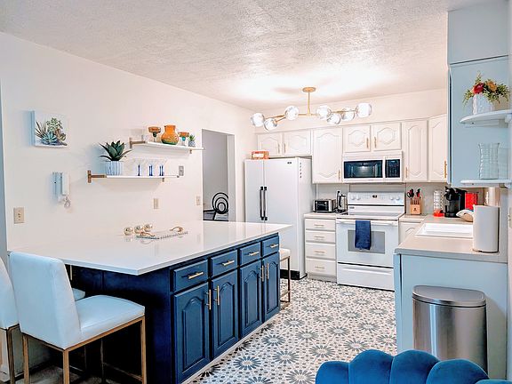 3rd image of 245 N Vine St APT 203