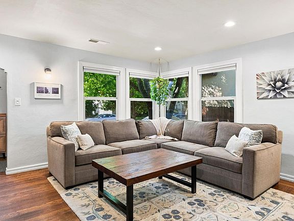 4th image of 3567 D St