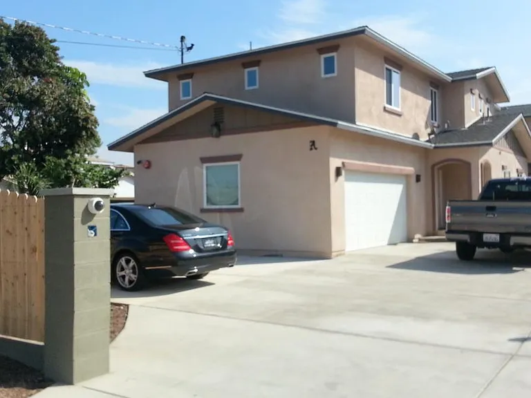 2068 Wallace Ave #B — Photo 12