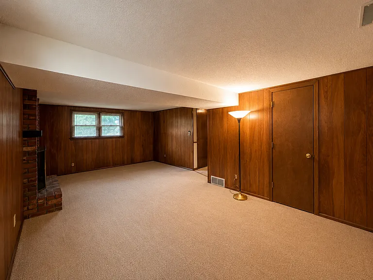 8806 Crescent Ave — Photo 4