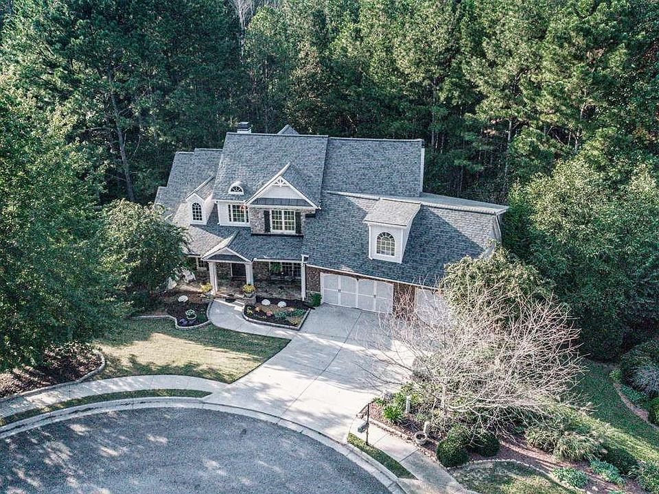 2nd image of 205 Harris Walk
