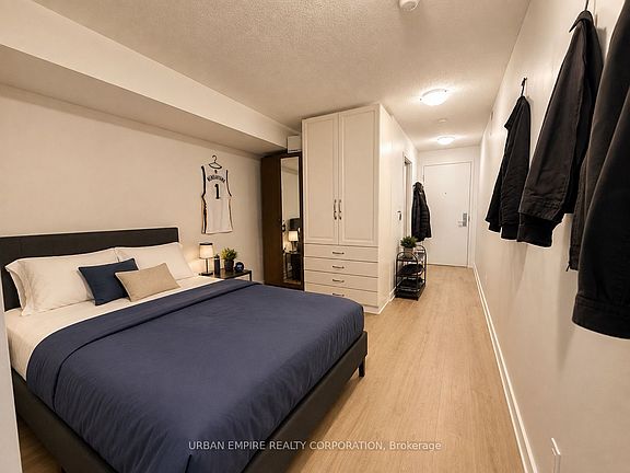 5th image of 126 Simcoe St #408