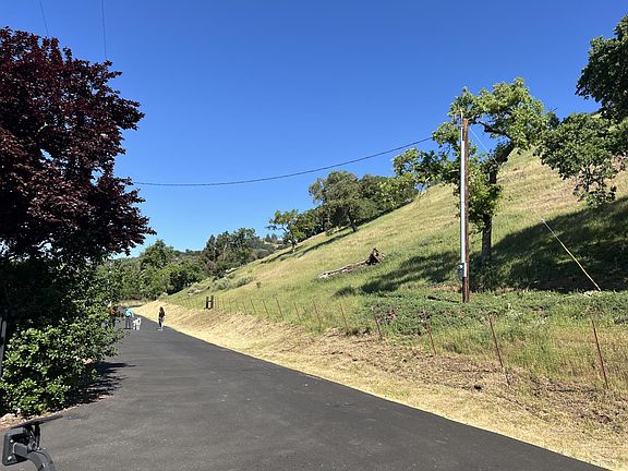 4th image of 2328 Dahlberg Dr