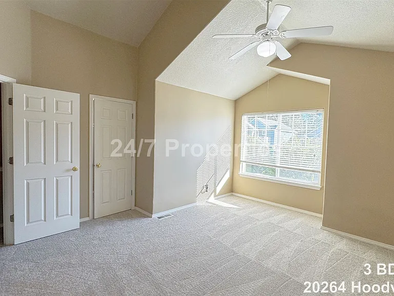20264 Hoodview Ave — Photo 13