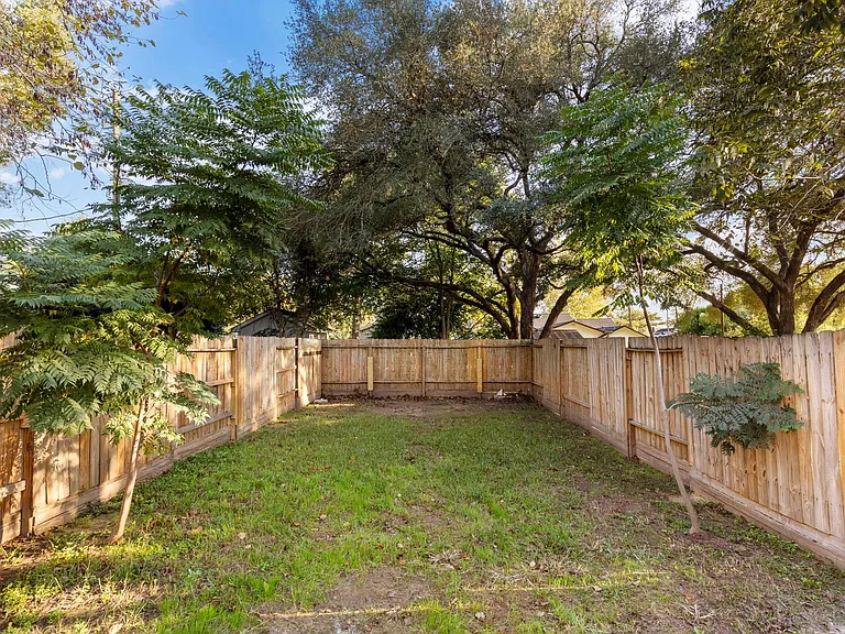614 Foster St — Photo 21