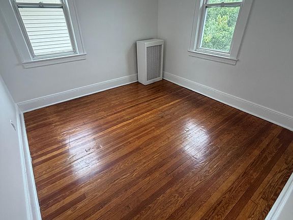 4th image of 27 Piaget Ave Floor 2