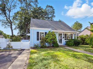 8 Pine Grove St, East Providence, RI 02916