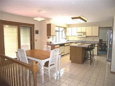 5 bed, 3068 sqft, $3,500 — Photo 4